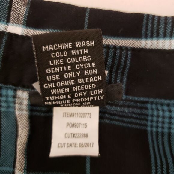 "Torrid" Woman's open shoulder Long sleeve shirt Size:3 plaid preo-owned - Picture 5 of 8